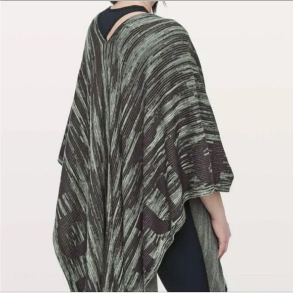 Lululemon The Rest is Written Shawl Wrap - Picture 4 of 12